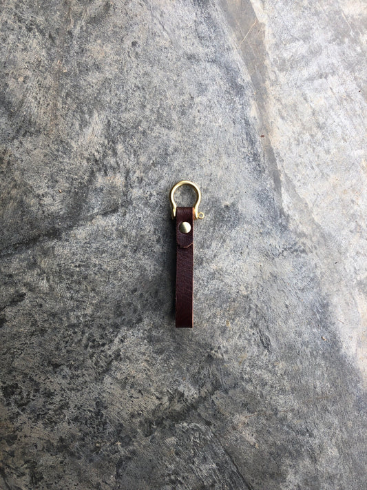 Key Shackle - buffalo chestnut